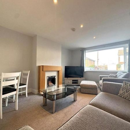 Апартаменты Cosy Brighouse 3 Bed House-Great For Contractors Экстерьер фото