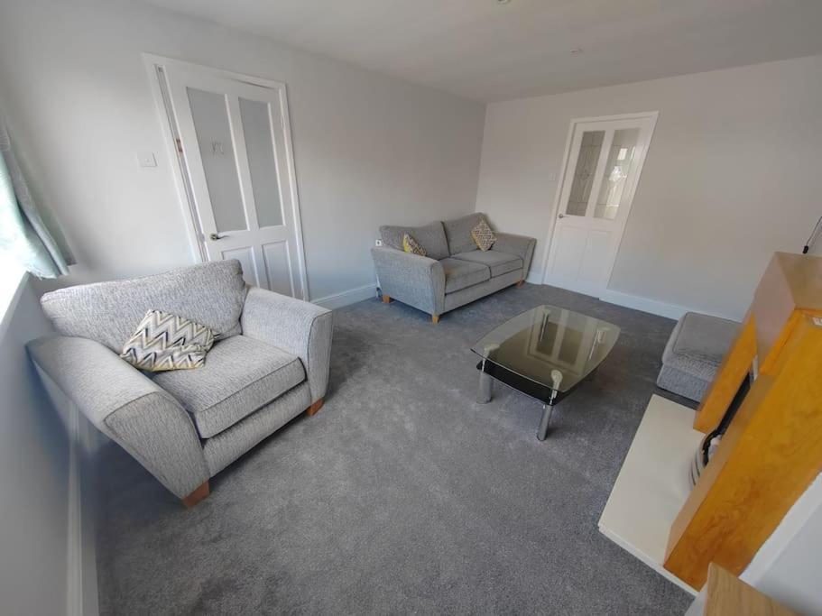 Апартаменты Cosy Brighouse 3 Bed House-Great For Contractors Экстерьер фото
