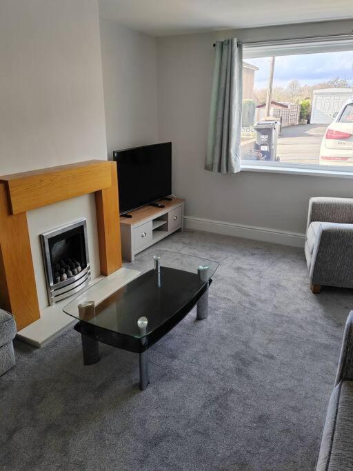 Апартаменты Cosy Brighouse 3 Bed House-Great For Contractors Экстерьер фото