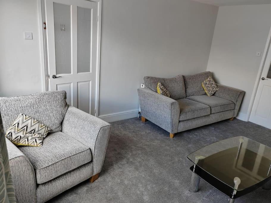Апартаменты Cosy Brighouse 3 Bed House-Great For Contractors Экстерьер фото
