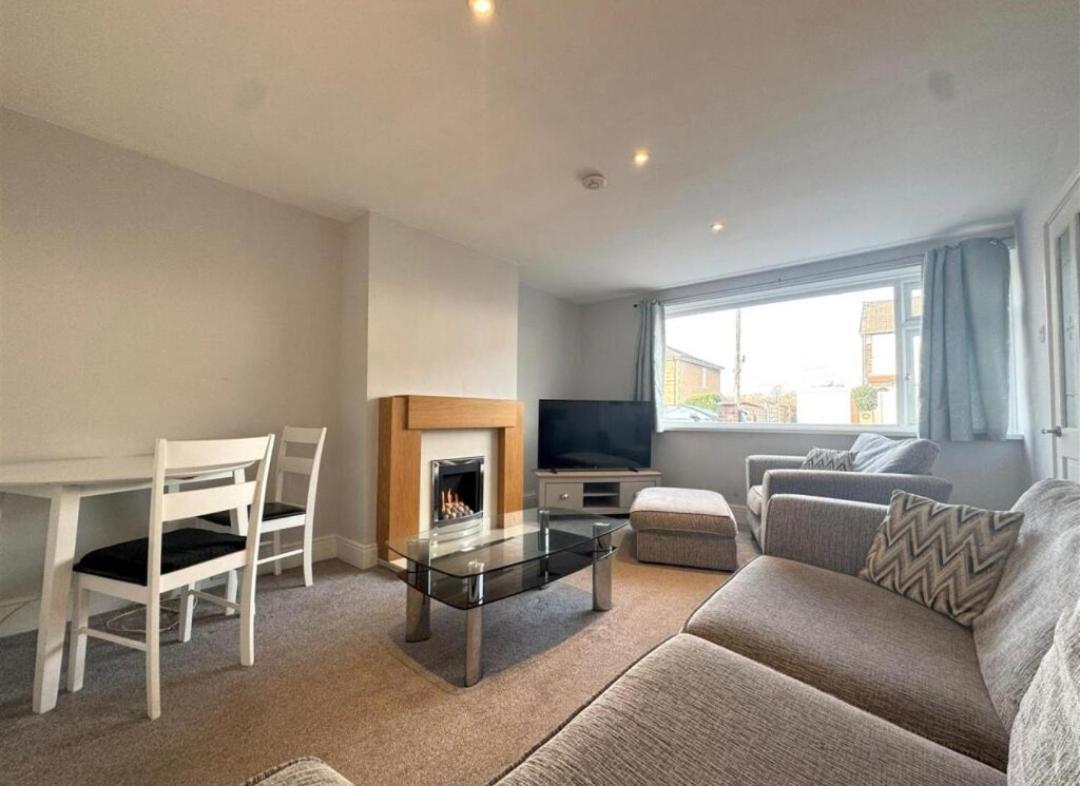 Апартаменты Cosy Brighouse 3 Bed House-Great For Contractors Экстерьер фото