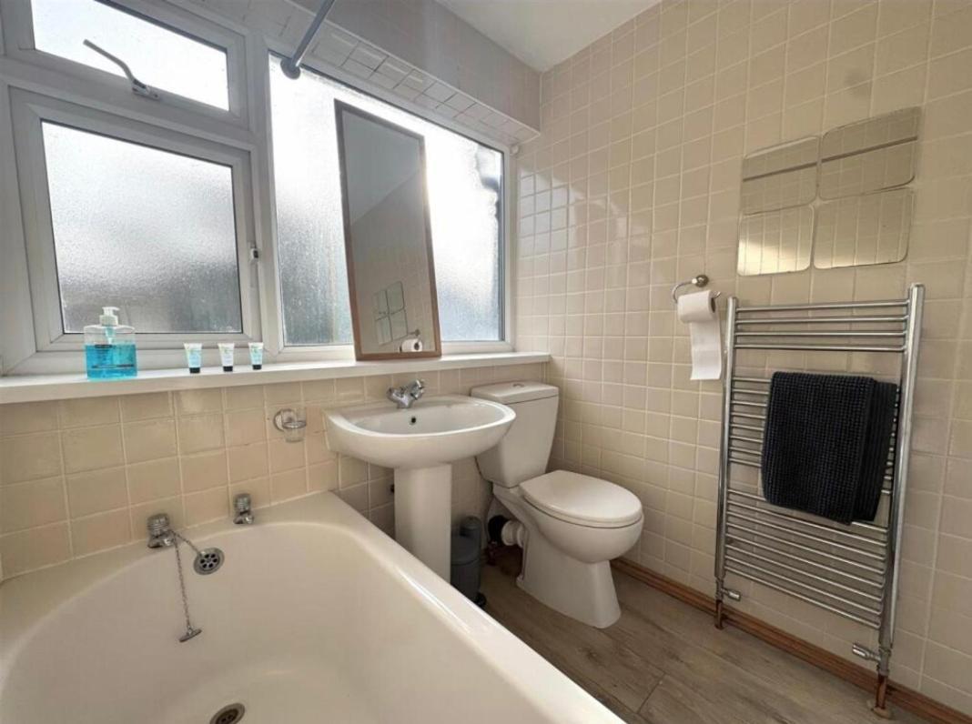 Апартаменты Cosy Brighouse 3 Bed House-Great For Contractors Экстерьер фото